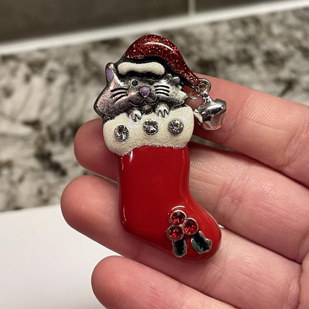 Signed KC - Silver Tone Brooch Pin - Rat / Mouse In Christmas Holiday Stocking